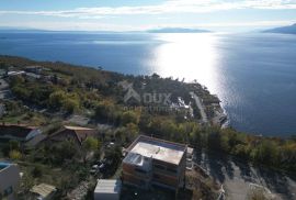 OPATIJA, PAVLOVAC- građevinsko zemljište 1420 m2 s panoramskim pogledom na more za stambenu zgradu-stanove-apartmane/ obiteljsku kuću/ kuću za iznajmljivanje - odmor s bazenom, Matulji, Terra