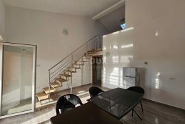 OTOK RAB, BANJOL - Dvoetažni stan s galerijom blizu mora, Rab, Appartment