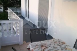 OTOK RAB, KAMPOR - Kuća s apartmanima 100 m od mora, Rab, Дом