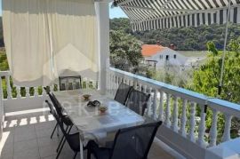 OTOK RAB, KAMPOR - Kuća s apartmanima 100 m od mora, Rab, Дом