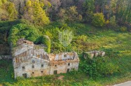 Oprtalj, okolica! Građevinsko zemljište sa ruševinama na mirnoj lokaciji!, Oprtalj, أرض