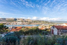 Trogir, Čiovo, građevinsko zemljište s pogledom na stari grad, ukupne površine 3.300 m2, Trogir, Terrain