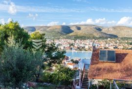 Trogir, Čiovo, građevinsko zemljište s pogledom na stari grad, ukupne površine 3.300 m2, Trogir, Terrain