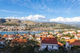 Trogir, Čiovo, građevinsko zemljište s pogledom na stari grad, ukupne površine 3.300 m2, Trogir, Terrain