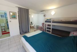 ZADAR, NIN - Apartmanska kuća 1. red do mora, Nin, Haus