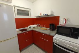 ZADAR, NIN - Apartmanska kuća 1. red do mora, Nin, Haus