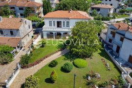 Istra, Umag - unikatna  villa NKP 400 m2 na svega 30 m od mora, Umag, Дом