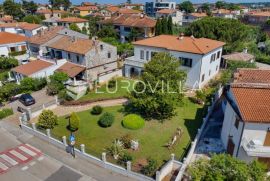 Istra, Umag - unikatna  villa NKP 400 m2 na svega 30 m od mora, Umag, Дом