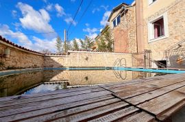 Grižane-Kamena kuća sa bazenom, Vinodolska Općina, Casa