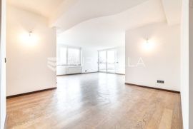 Zagreb, Gračani trosoban stan 159 m2, parking, Zagreb, Appartment