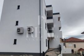 200 mod mora Stan 2S+DB + krovna terasa , garažno parking mjesto, Okrug, Appartement