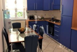 Pula-Centar stan + odvojeni studio apartman 130m2!, Pula, Appartement