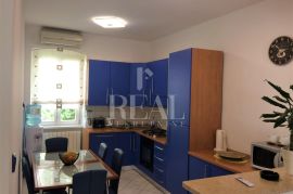 Pula-Centar stan + odvojeni studio apartman 130m2!, Pula, Apartamento