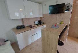 KOSTRENA, SVETA LUCIJA - garsonjera/studio apartman za dugoročni najam, Kostrena, Flat