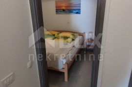 OTOK KRK, BAŠKA - dvojna kuća sa dva apartmana, Baška, Σπίτι