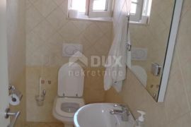 ZADAR, BRODARICA - Apartmanska kuća prvi red do mora, Zadar, بيت