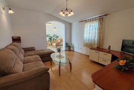 ZADAR, BRODARICA - Apartmanska kuća prvi red do mora, Zadar, بيت