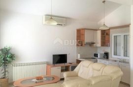 ZADAR, BRODARICA - Apartmanska kuća prvi red do mora, Zadar, بيت