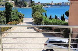 ZADAR, BRODARICA - Apartmanska kuća prvi red do mora, Zadar, بيت