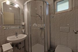 ZADAR, BRODARICA - Apartmanska kuća prvi red do mora, Zadar, بيت