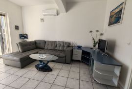 ZADAR, BRODARICA - Apartmanska kuća prvi red do mora, Zadar, بيت