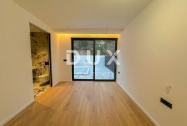 OPATIJA, CENTAR - 217m2 luksuza s vlastitim bazenom u novogradnji iznad centra Opatije, pogled, garaža, Opatija, Kвартира