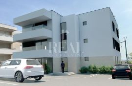 NOVALJA-urbana vila sa 8 jedinica, stan od 73,6 m2, Novalja, شقة