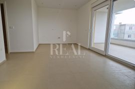 NOVALJA-urbana vila sa 8 jedinica, stan od 73,6 m2, Novalja, شقة