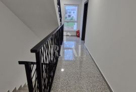 NOVALJA-urbana vila sa 8 jedinica, stan od 73,6 m2, Novalja, شقة