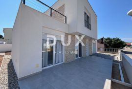 OTOK VIR -  Moderna vila sa bazenom 100m od mora, Vir, Casa