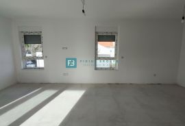 VODICE, novo, 400 m do mora, 2. kat, pogled na more, S7, Vodice, Appartment