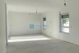 VODICE, novo, 400 m do mora, 2. kat, pogled na more, S7, Vodice, Appartment