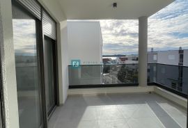 VODICE, novo, 400 m do mora, 2. kat, pogled na more, S7, Vodice, Appartment