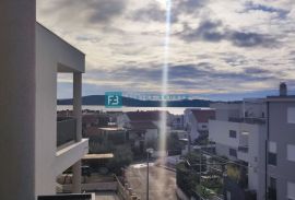 VODICE, novo, 400 m do mora, 2. kat, pogled na more, S7, Vodice, Appartment