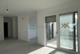 VODICE, novo, 400 m do mora, 2. kat, pogled na more, S7, Vodice, Appartment