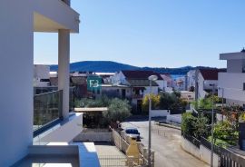 VODICE, novo, 400 m do mora, 2. kat, pogled na more, S7, Vodice, Appartment