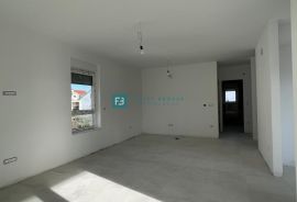 VODICE, novo, 400 m do mora, 2. kat, pogled na more, S7, Vodice, Appartment