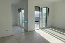 VODICE, novo, 400 m do mora, 2. kat, pogled na more, S7, Vodice, Appartment