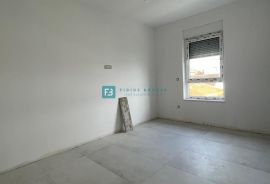 VODICE, novo, 400 m do mora, 2. kat, pogled na more, S7, Vodice, Appartment