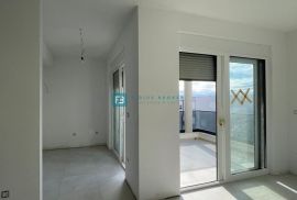 VODICE, novo, 400 m do mora, 2. kat, pogled na more, S7, Vodice, Appartment