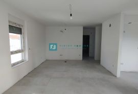 VODICE, novo, 400 m do mora, 2. kat, pogled na more, S7, Vodice, Appartment