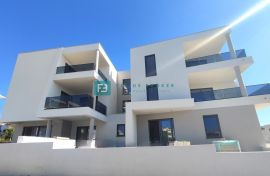 VODICE, novo, 400 m do mora, 2. kat, pogled na more, S7, Vodice, Appartment