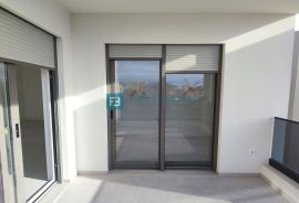 VODICE, novo, 400 m do mora, 2. kat, pogled na more, S7, Vodice, Appartment