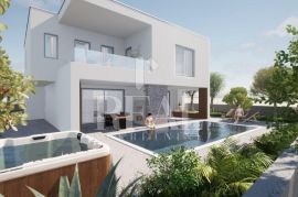 Tribunj vila s bazenom P+1 200m2, Vodice, Maison