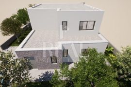 Tribunj vila s bazenom P+1 200m2, Vodice, Maison