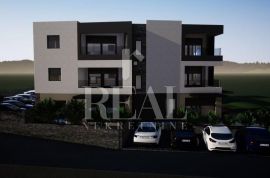 Stan 73,40m2 2S+DB+terasa 20m2 + vrt 46m2, Šibenik - Okolica, Appartment