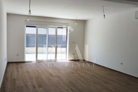 Stan 73,40m2 2S+DB+terasa 20m2 + vrt 46m2, Šibenik - Okolica, Appartment