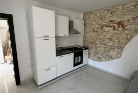 Apartmanska kuća u Medulinu, Istra, Medulin, Дом