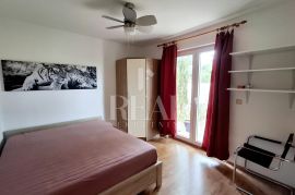 Valtura,kuća 150m2 sa dva stana, pogled na more !, Ližnjan, House