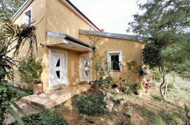 Valtura,kuća 150m2 sa dva stana, pogled na more !, Ližnjan, House